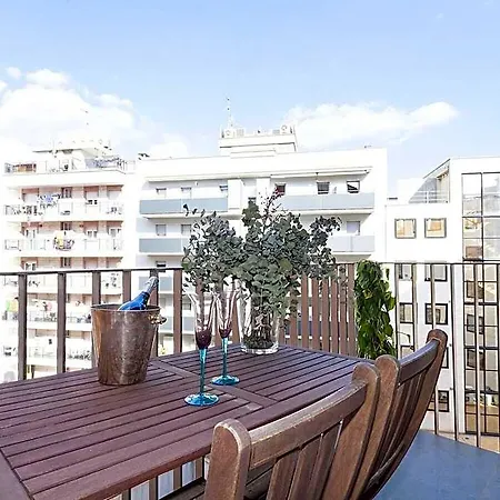 Apartment: Rooftop Pool Access Barcelona
