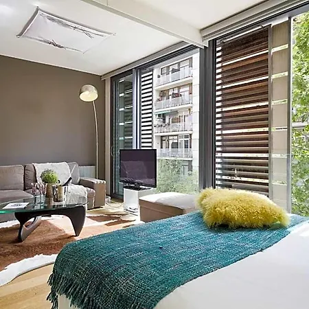 Apartment: Rooftop Pool Access 호텔 4*