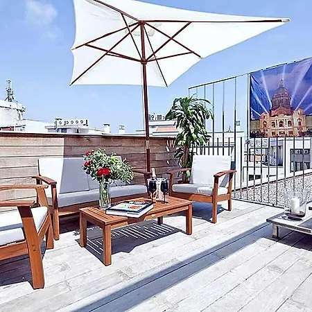 Apartment: Rooftop Pool Access *