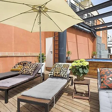 Apartment: Rooftop Pool Access