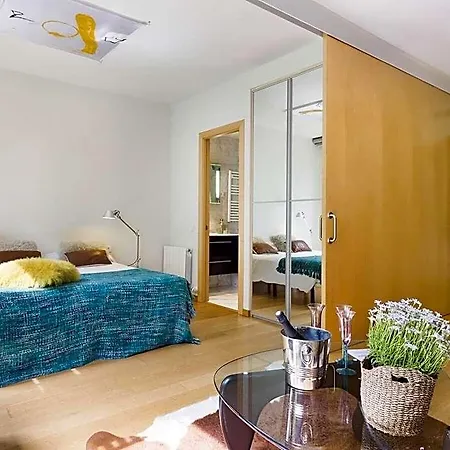 Apartment: Rooftop Pool Access 바르셀로나