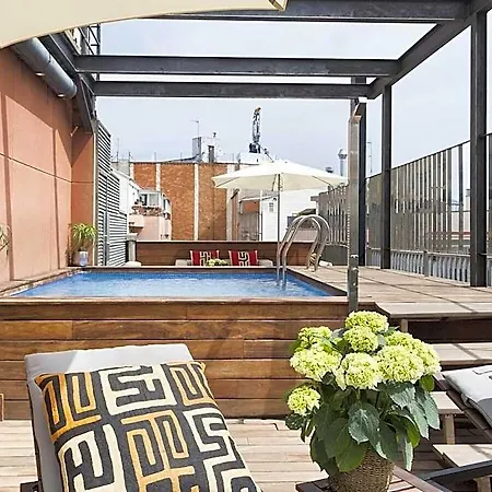 Apartment: Rooftop Pool Access 바르셀로나