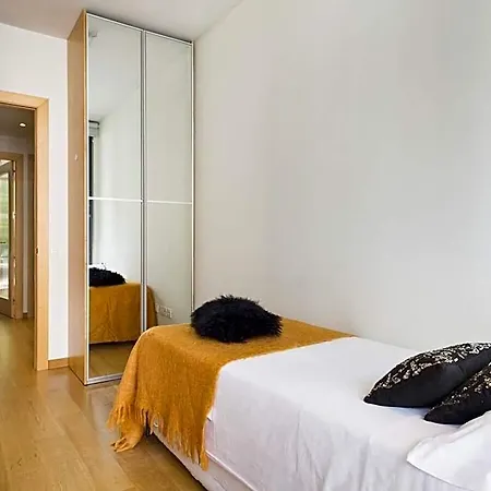 Apartment: Rooftop Pool Access Hotel 4*
