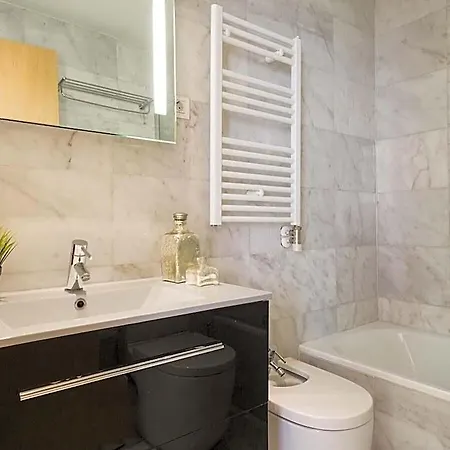 Hotel Apartment: Rooftop Pool Access 4*